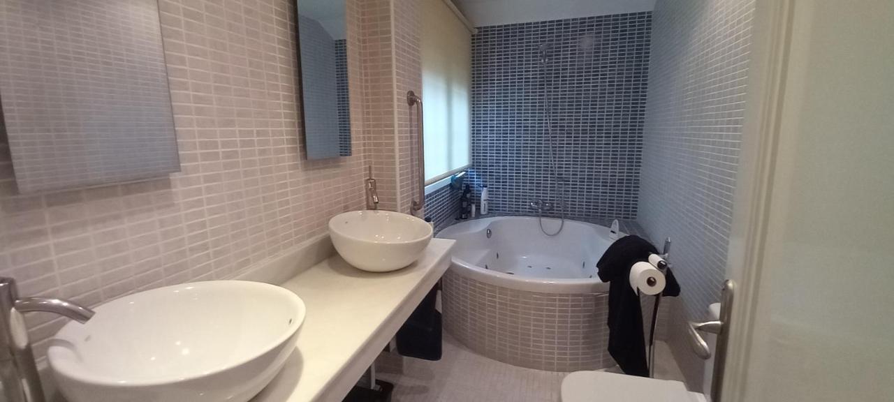 Chalet Con Piscina, Sauna Y Jacuzzi Cerca Del Mar A Media Hora De Bilbao Y Santander El Puente  Luaran gambar